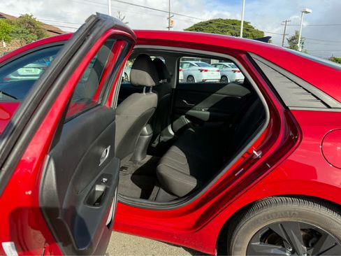 Used 2022 Hyundai Elantra SEL image 9