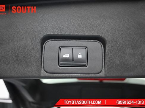 Used 2024 Nissan Rogue SV AWD/4WD image 28
