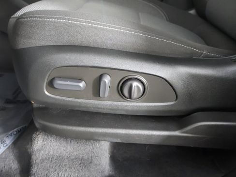 Used 2023 Chevrolet Traverse LT FWD image 30