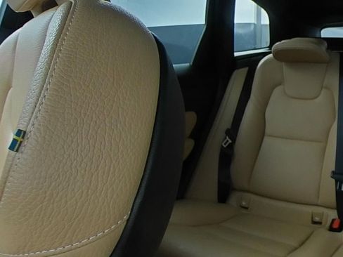 Used 2020 Volvo XC60 T5 Inscription w/ Protection Package Premier AWD/4WD image 9