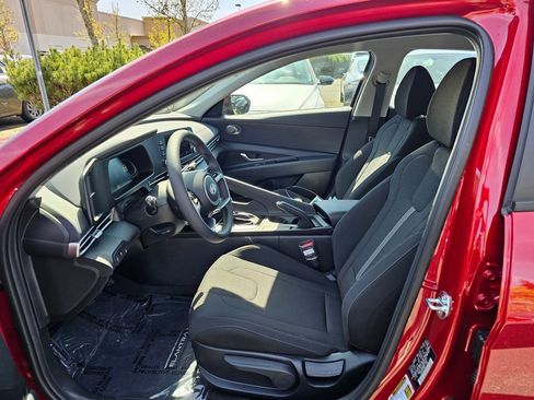 Used 2025 Hyundai Elantra SE FWD image 19