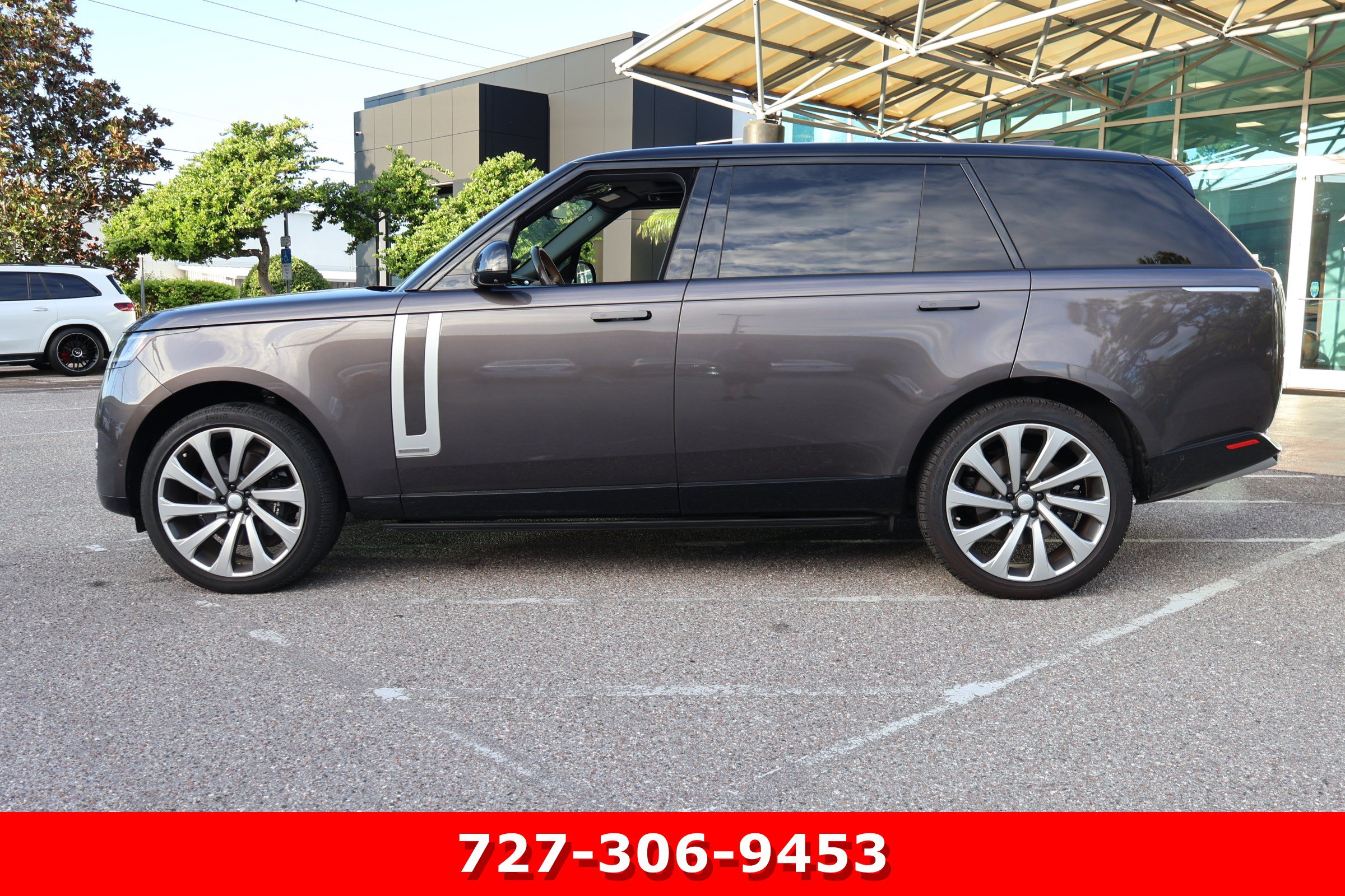 Used 2025 Land Rover Range Rover Long Wheelbase Autobiography AWD/4WD image 6