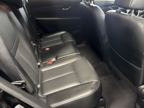 Used 2017 Nissan Rogue SL image 16