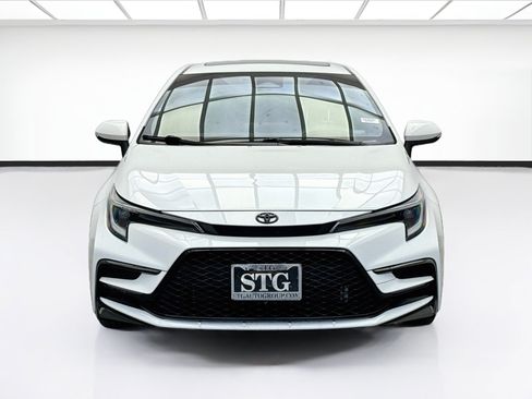 Used 2023 Toyota Corolla SE w/ SE Premium Package FWD image 2