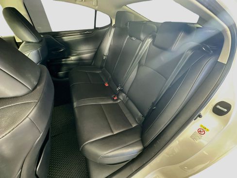 Used 2019 Lexus ES 300h w/ Premium Package FWD image 29