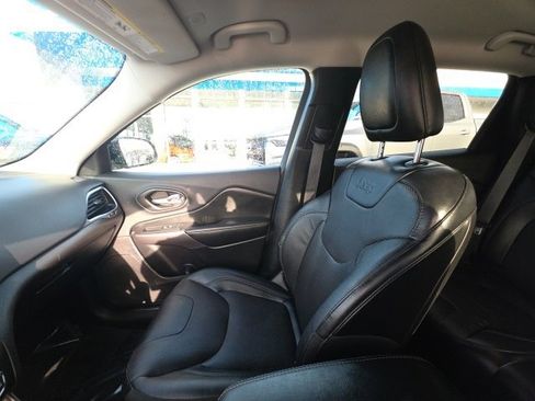 Used 2020 Jeep Cherokee Limited image 24