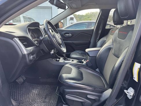 Used 2016 Jeep Cherokee Trailhawk AWD/4WD image 13