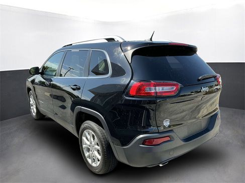 Used 2018 Jeep Cherokee Latitude image 4