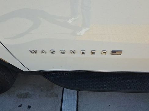 Used 2024 Jeep Wagoneer L Series II image 12