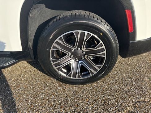 Used 2024 Jeep Wagoneer Series II w/ Flexible Seating Group image 9