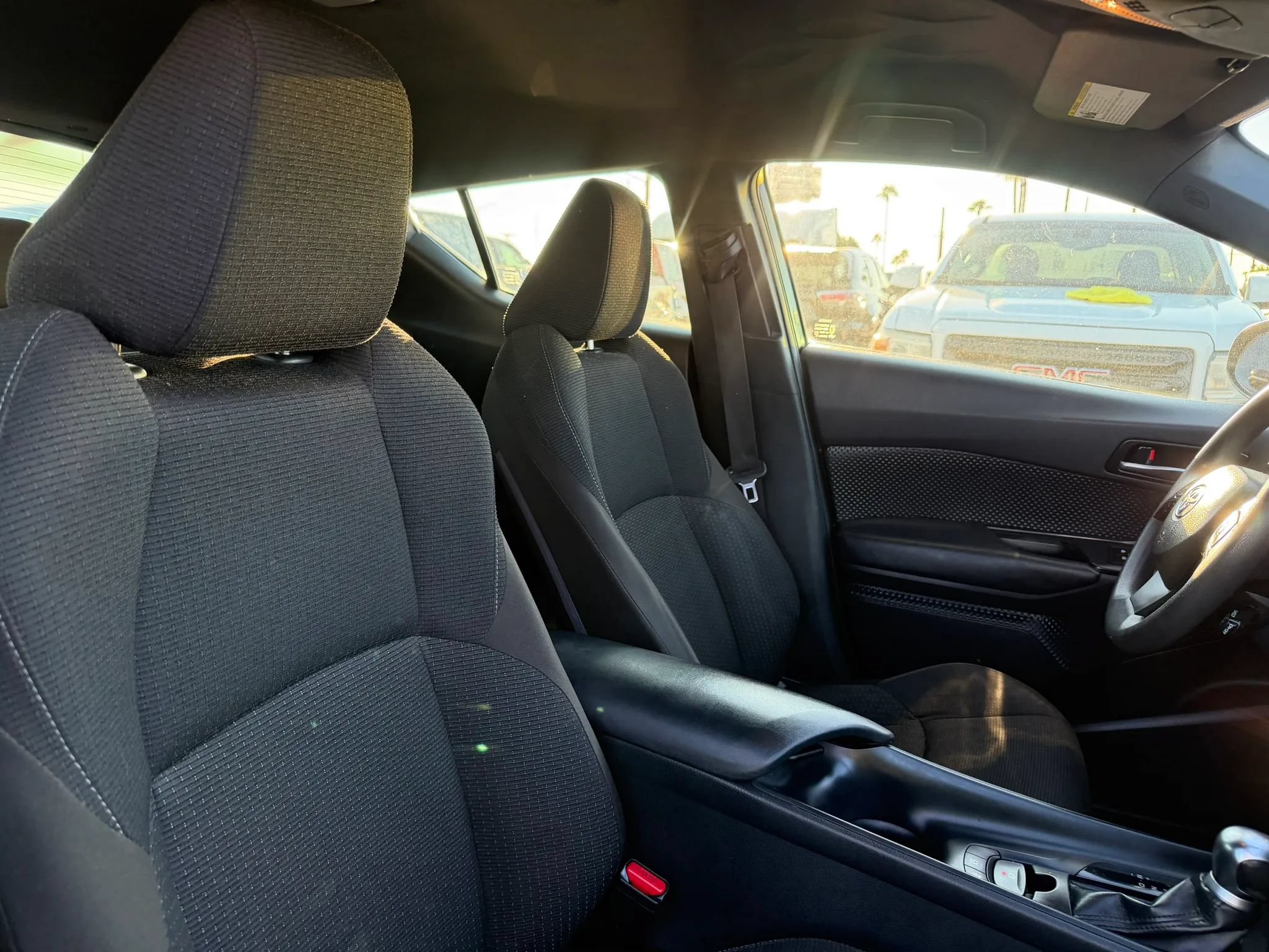 Used 2019 Toyota C-HR LE FWD image 27