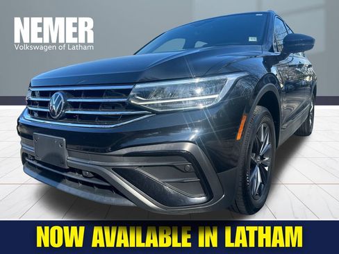 Used 2023 Volkswagen Tiguan SE image 1