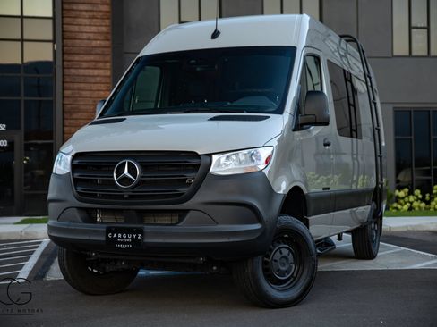 Used 2024 Mercedes-Benz Sprinter 2500 image 2