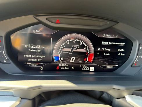 Used 2020 Lamborghini Urus image 26