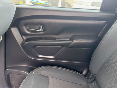 Used 2019 Nissan Titan SV w/ SV Convenience Package image 35