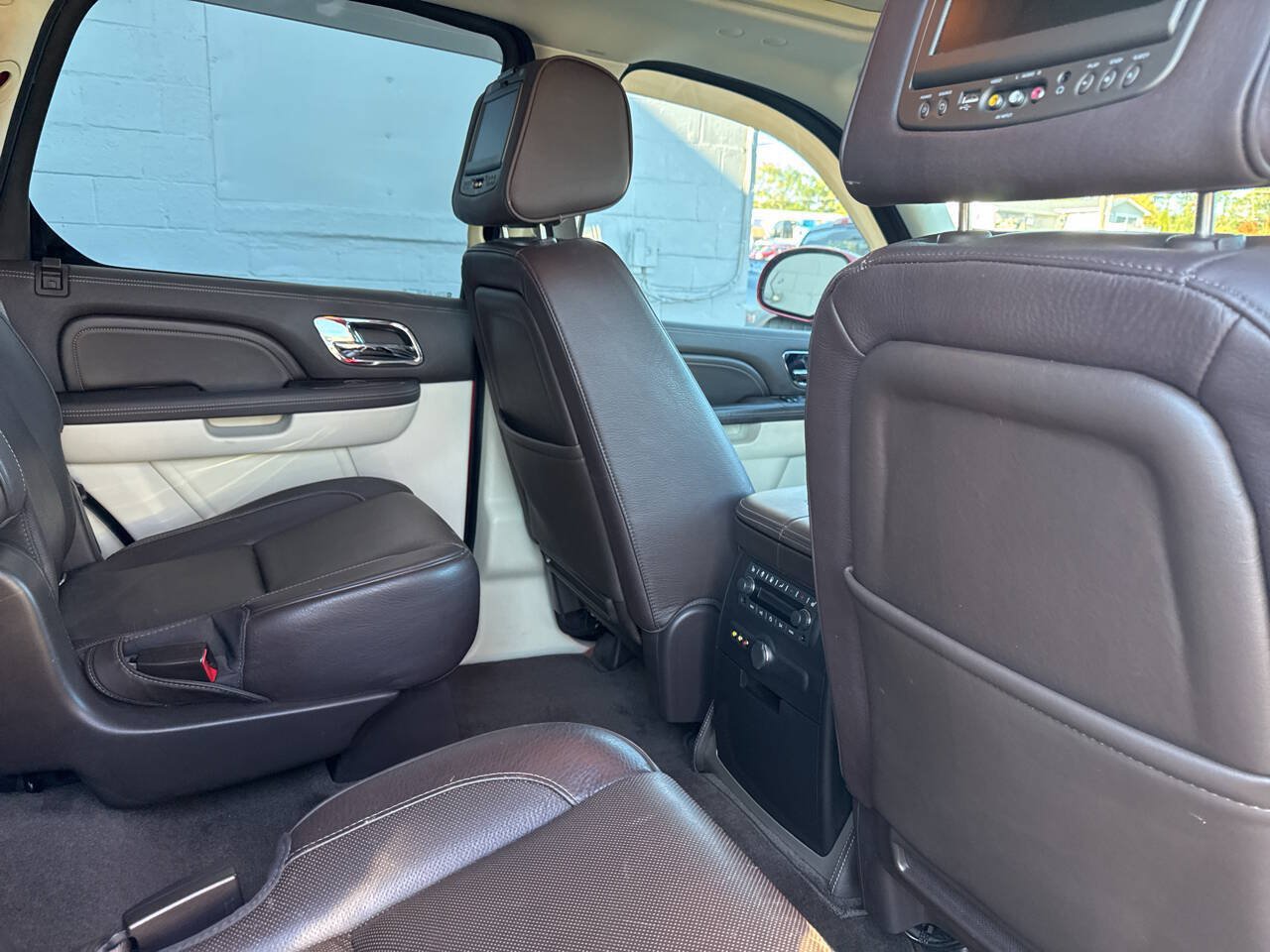 Used 2013 Cadillac Escalade Platinum AWD/4WD image 28