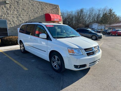 Used 2010 Dodge Grand Caravan SXT image 3