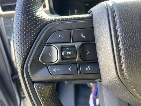 Used 2025 Toyota Tacoma SR5 AWD/4WD image 32