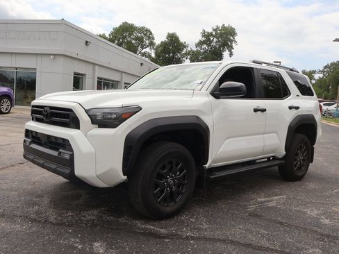 Used 2025 Toyota 4Runner SR5 AWD/4WD image 4
