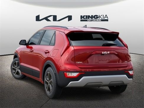 Used 2025 Kia Niro LX image 4