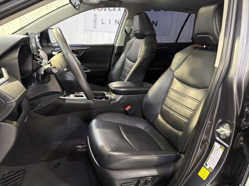 Used 2021 Toyota RAV4 XLE Premium FWD image 9