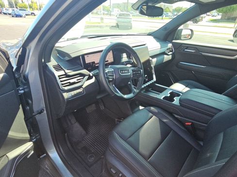 Used 2025 GMC Acadia Elevation w/ Elevation Premium Package FWD image 23