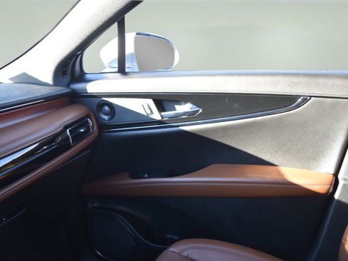 Used 2023 Lincoln Nautilus Reserve w/ Equipment Group 201A image 17