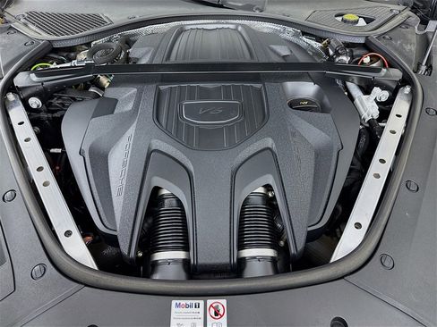 Certified 2023 Porsche Panamera Platinum Edition image 34