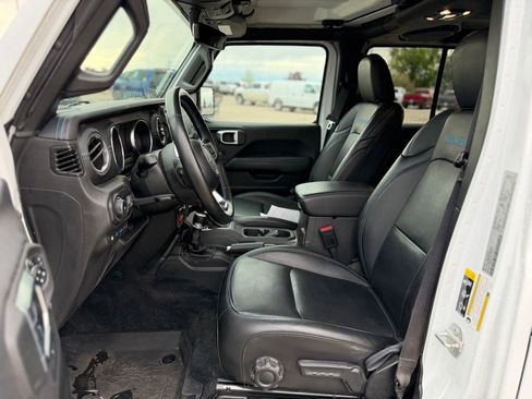 Used 2023 Jeep Wrangler Unlimited Rubicon 4xe w/ Cold Weather Group AWD/4WD image 2