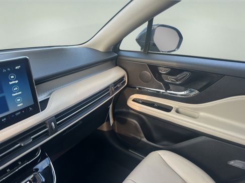 New 2026 Lincoln Corsair Premiere image 15