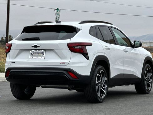 New 2025 Chevrolet Trax RS w/ Sunroof Package image 4