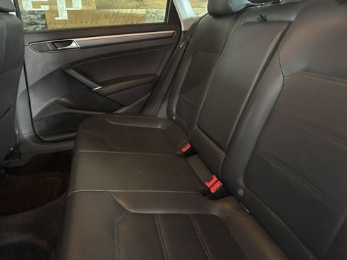 Used 2017 Volkswagen Passat 1.8T R-Line image 10