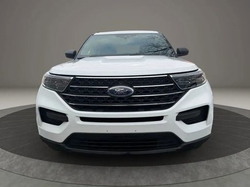 Used 2020 Ford Explorer XLT w/ Comfort Package image 2