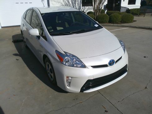 Used 2015 Toyota Prius Two image 2