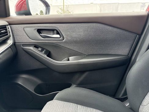 Used 2023 Nissan Rogue SV image 27