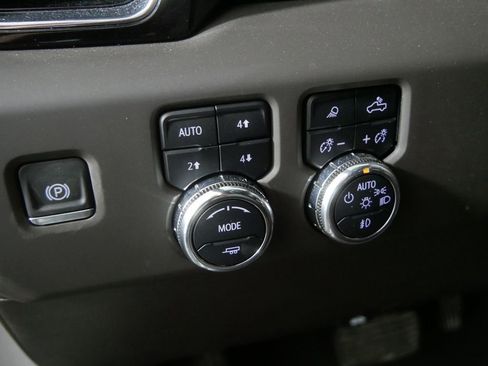 Used 2024 GMC Sierra 1500 Denali AWD/4WD image 18
