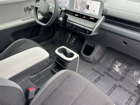 Used 2024 Hyundai Ioniq 5 SE image 17