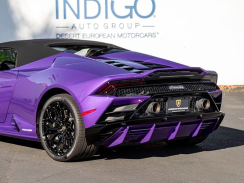 Used 2024 Lamborghini Huracan EVO image 12