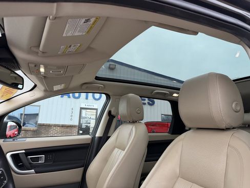 Used 2017 Land Rover Discovery Sport HSE image 12