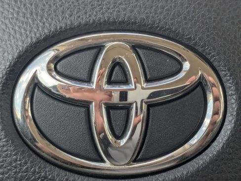 Used 2023 Toyota Corolla LE image 32