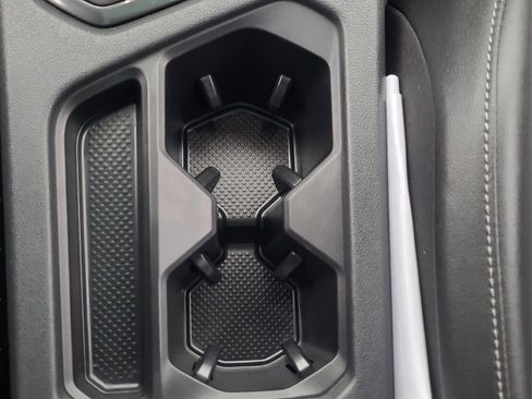 Used 2018 Volkswagen Tiguan SEL image 17