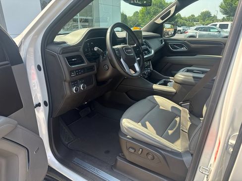 Used 2023 GMC Yukon XL SLT w/ SLT Luxury Package AWD/4WD image 9
