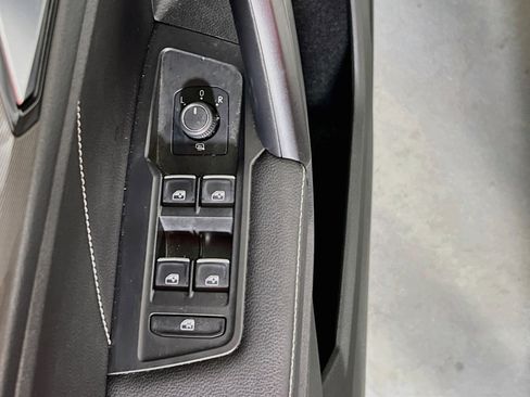 Used 2023 Volkswagen Tiguan SE AWD/4WD image 17