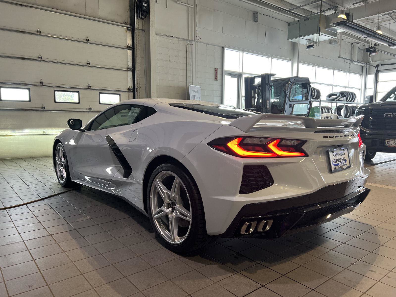 Used 2022 Chevrolet Corvette Stingray Coupe w/ Z51 Performance Package RWD image 27
