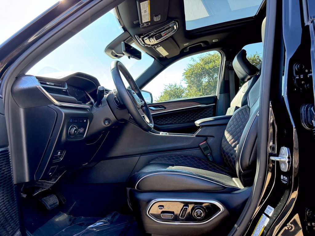 Certified 2023 Jeep Grand Cherokee Summit w/ Advanced Protech Group IV AWD/4WD image 9