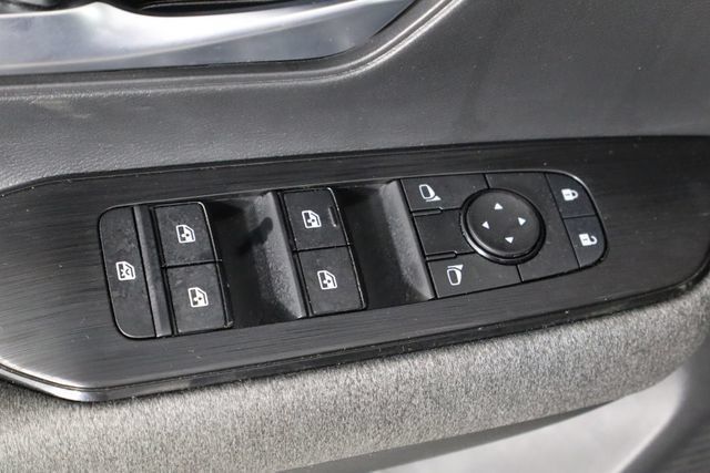 Used 2025 Nissan Kicks SV FWD image 19