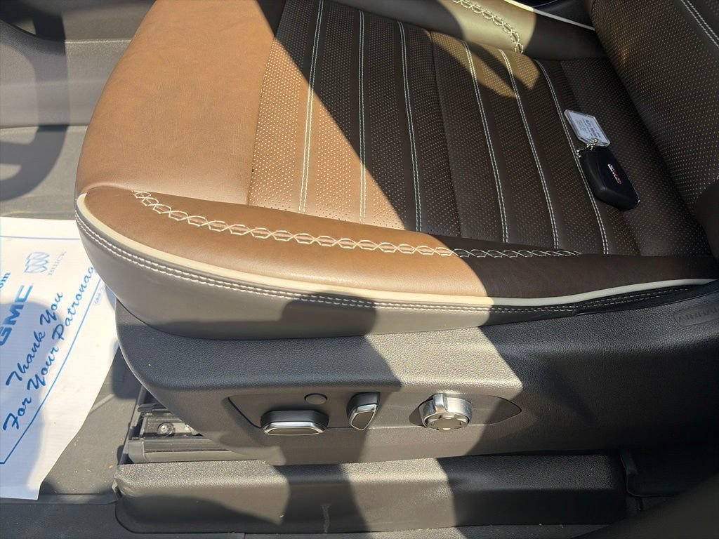Used 2025 GMC Yukon XL Denali Ultimate w/ LPO, Floor Liner Package AWD/4WD image 19