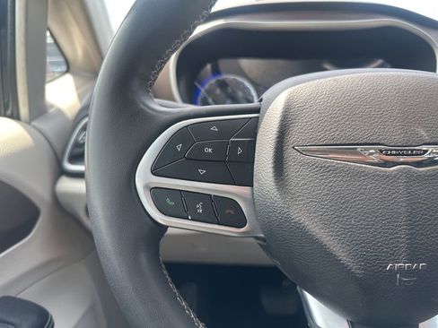 Used 2022 Chrysler Voyager LX FWD image 24