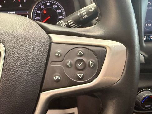 Used 2024 GMC Terrain SLT image 32