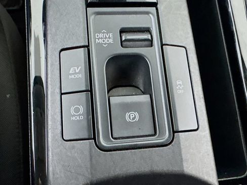 Used 2023 Toyota Prius LE FWD image 14